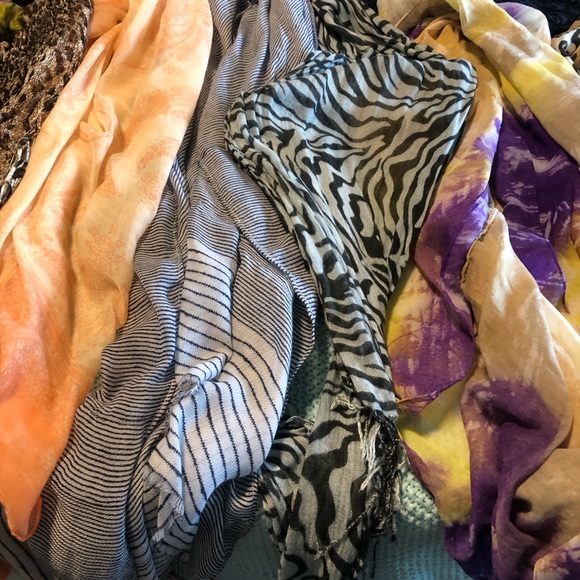 Fashion scarves lot - Picture 2 of 4